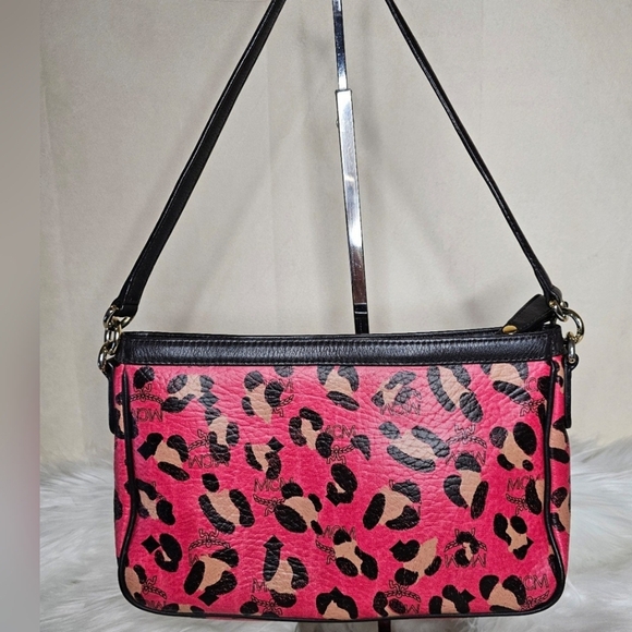 🔹️MCM🔹️ Etui Leopard Print Red and Black Pochette Handbag (Rare) - Picture 2 of 8